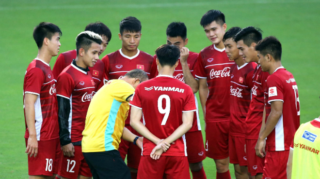 Công Vinh hiến kế cho HLV Park đấu Malaysia, VFF bán vé online nếu tuyển Việt Nam vào bán kết