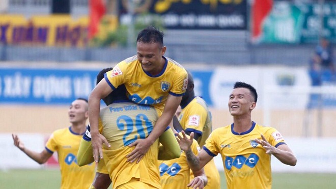Vòng 22 V-League 2017: FLC Thanh Hóa tự thua, xa dần ngôi vô địch 