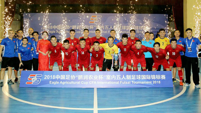 Cầu thủ U19 Việt Nam gãy tay, tuyển futsal Việt Nam giành ngôi Á quân tại Trung Quốc