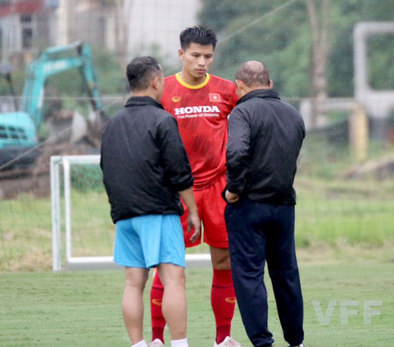 bóng đá Việt Nam, tin tức bóng đá, bong da, tin bong da, tin bong da, Park Hang Seo, DTVN, tuyển Việt Nam, Bùi Tiến Dũng, trung vệ Bùi Tiến Dũng, UAE, đội tuyển Việt Nam