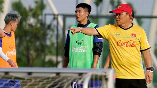 U23 Việt Nam tới Indonesia, U23 Malaysia ẩu đả với UAE trước thềm ASIAD