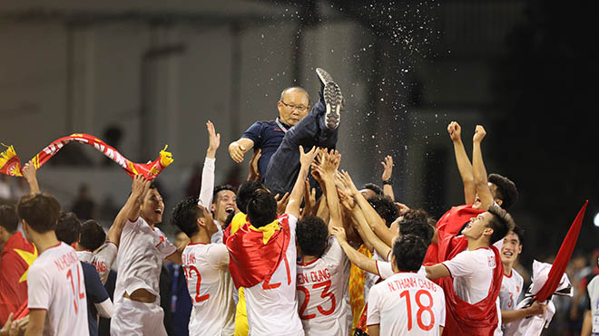 Bóng đá Việt Nam hôm nay: HLV Park Hang Seo nhận phần thưởng đặc biệt
