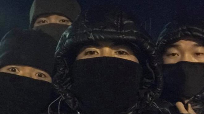 Xuân Trường, Đức Chinh 'hóa ninja' chống rét ở Trung Quốc