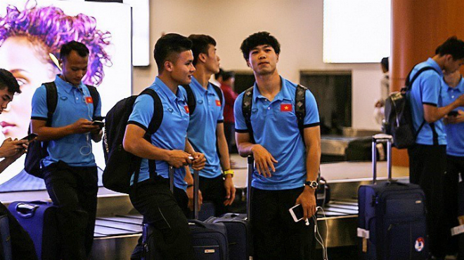 Công Phượng tươi rói đặt chân Myanmar, Quốc Vượng lo cho hàng tiền vệ tuyển Việt Nam