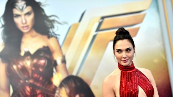 Rạp chiếu gây tranh cãi khi chiếu Wonder Woman chỉ dành cho nữ