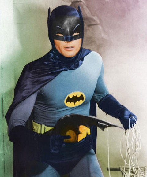 Adam West, người thổi hồn cho Batman cả cuộc đời, vừa ra đi