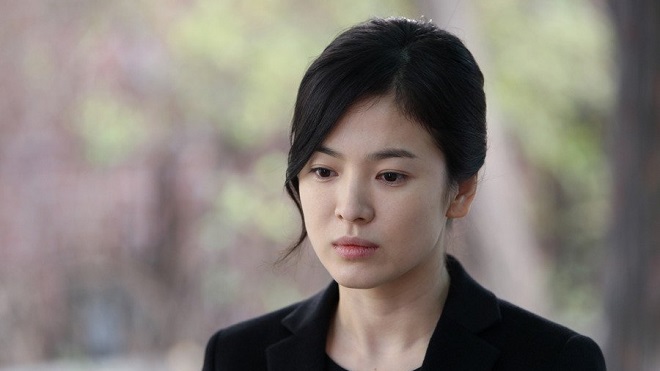 Song Hye Kyo từng bị người thân thiết tống tiền và đe dọa tạt a-xít