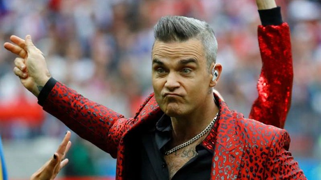 Robbie Williams vin vào bệnh tật để bao biện vụ ‘ngón tay thối’ ở World Cup?