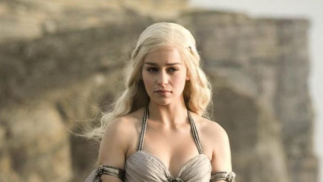 Hở quá nhiều trong ‘Trò chơi vương quyền’, Emilia Clarke từ chối đóng ‘50 sắc thái’