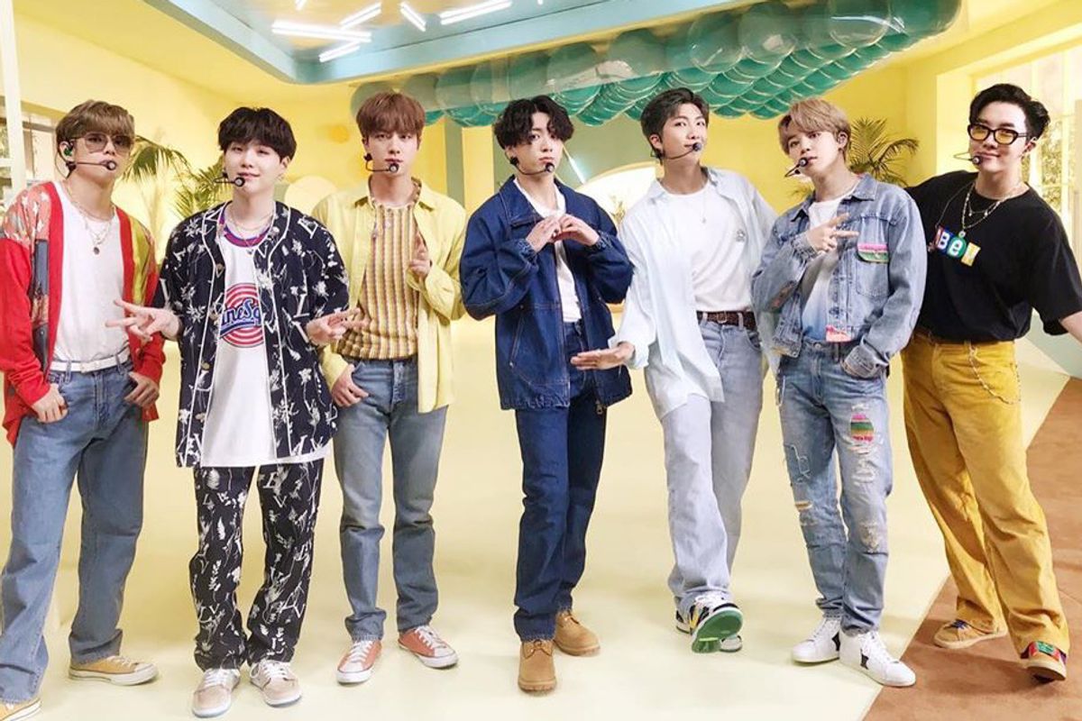 BTS, Hòa nhạc online BTS thu hút hơn 100 triệu khán giả, Map of The Soul ON: E, BTS và đứng đầu BXH Billboard Hot 100, Dynamite