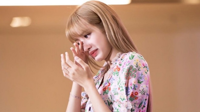 Lisa Blackpink bị lăng nhục, Blink Việt Nam sôi sục đứng lên bảo vệ