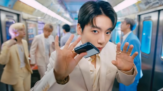 ARMY ‘khó ở’ khi Samsung tung ảnh BTS siêu phẩm
