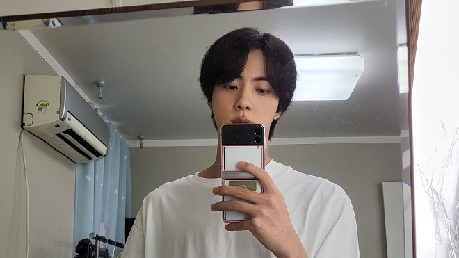 Ảnh mới của Jin BTS trên Twitter khiến ARMY phát cuồng vì 1 lý do