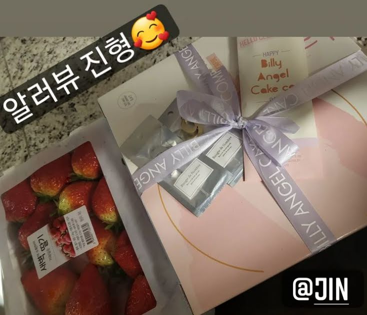 Jin BTS vừa tặng JHope món quà sinh nhật quái nhất không thể tin nổi