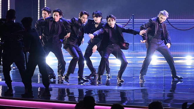 BTS đổi vũ đạo ở Grammy 2022, màn diễn trở thành biểu tượng
