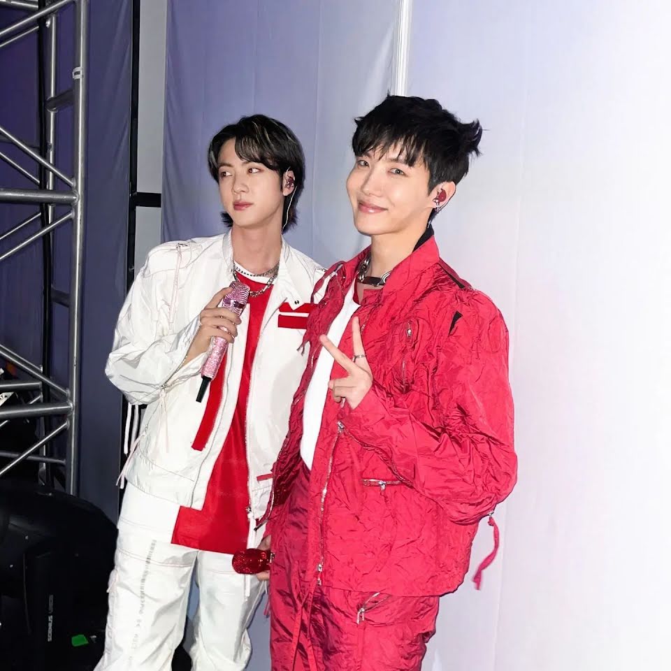 BTS, Jin, Permisison To Dance On Stage, Jin rơm rớm lệ trước lời nhắn nhủ, Jin PTD Las Vegas, Jin cry, J-Hope, Jin J-Hope, Jin Las Vegas, Jin cute, Jin sexy, Jin funny