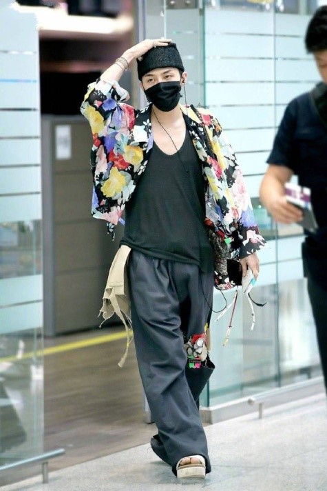BigBang, G-Dragon, G-Dragon airport, G-Dragon 2022, G-Dragon outfit, G-Dragon xuất hiện ở sân bay, G-Dragon trend, G-Dragon fashion, Still Life, T.O.P, Taeyang, Daesung