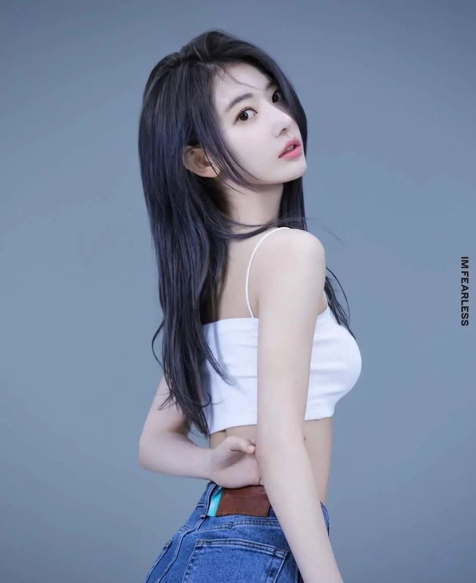 Em gái BTS, Le Sserafim, Sakura, Sakura Le Sserafim, rơi nước mắt Sakura gặp 2 fan, Fearless,Kim Chae-won, Huh Yun-jin, Kazuha, Kim Ga-ram, Hong Eun-chae