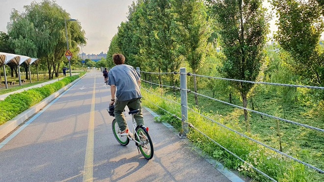 RM BTS khoe xe đạp, đắt tới không tin nổi