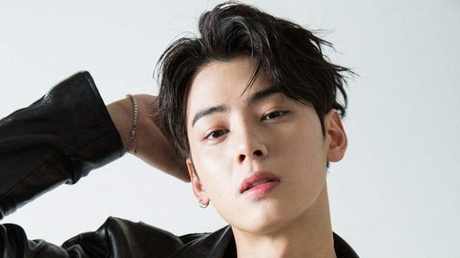 Cha Eun Woo Astro khoe cơ bắp cuồn cuộn, ai đã đá anh vậy?