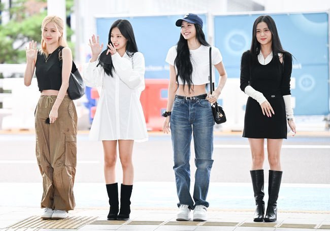 Blackpink, BTS, Blackpink mặc khác nhau ở Mỹ, Jennie lộ diện sau tin đồn với V, Jennie New York, V BTS, Jisoo, Rose, Lisa, Jennie outfit 2022, Jennie trend
