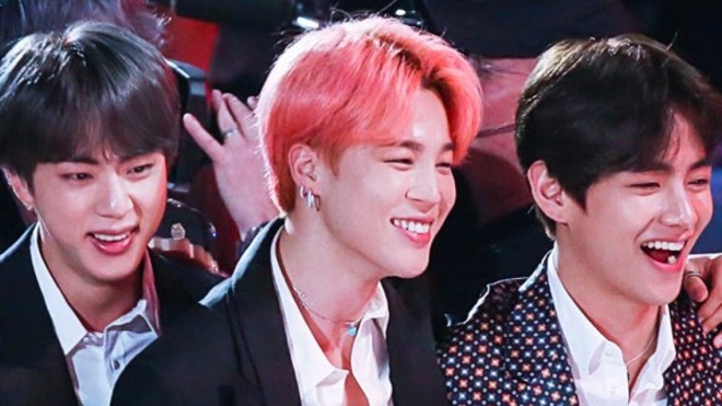 Jimin BTS chạy ùa ra ôm V và Jin, ARMY xúc động rơi nước mắt