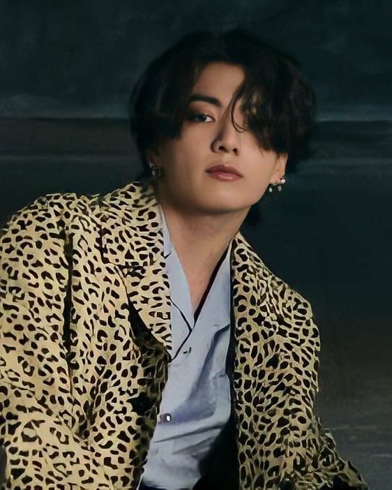 BTS, Jungkook, Jungkook nóng bỏng nhất khi mặc họa tiết này, Jungkook da báo, Jungkook animal print, Jungkook sexy, Jungkook hot, Jungkook outfit, Jimin, V BTS, Jin