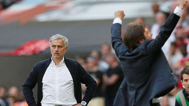 BÌNH LUẬN: Conte là khắc tinh với Mourinho, rời Chelsea với tư thế ngẩng cao đầu