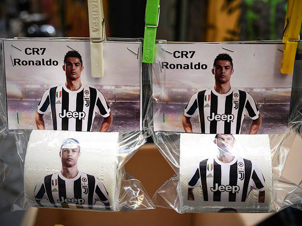 Giấy vệ sinh Ronaldo, Ronaldo, Juventus, Napoli