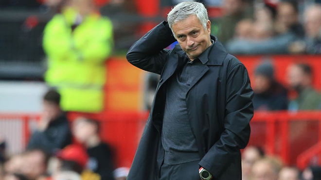 Mourinho trừng phạt Pogba, và đối mặt áp lực ngàn cân ở Old Trafford