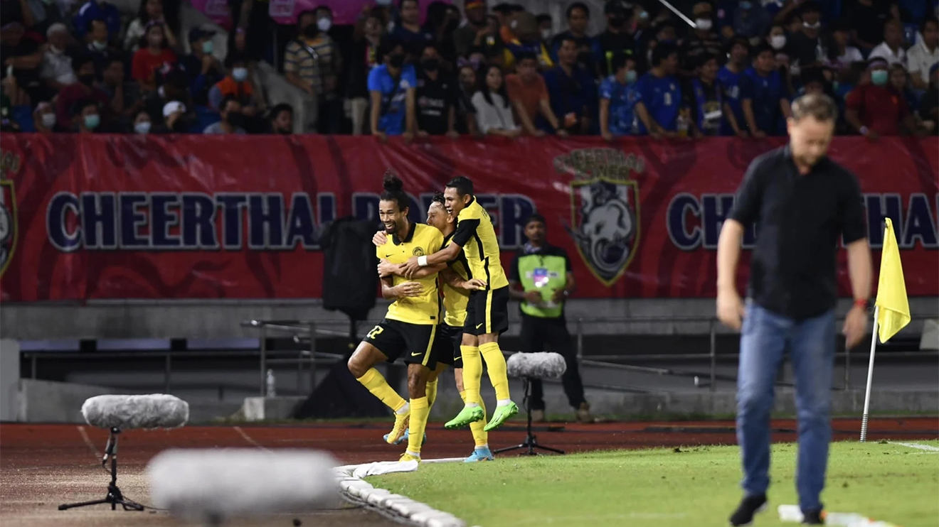 Loại Thái Lan, Malaysia bất ngờ vào chung kết King Cup 2022