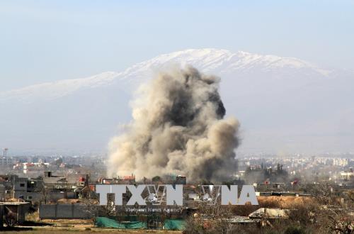 Khói bốc lên sau một vụ không kích ở phía tây bắc thủ đô Damascus, Syria ngày 14/4. Ảnh: AFP/TTXVN