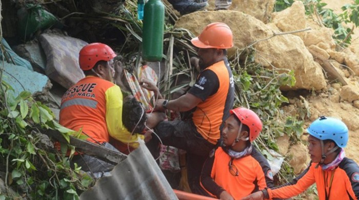 Mưa bão, lở đất 4 người Philippines thiệt mạng, Trung Quốc cảnh báo vàng về bão tuyết