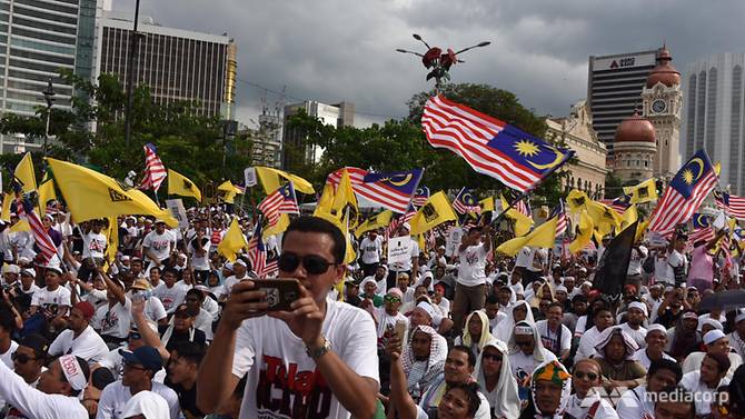 CĐV Việt Nam chú ý, phe đối lập Malaysia biểu tình lớn ở trung tâm Kuala Lumpur