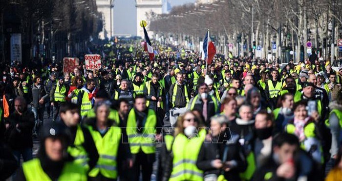 Pháp: Bạo lực đột ngột bùng phát trong cuộc biểu tình 'Áo vàng'