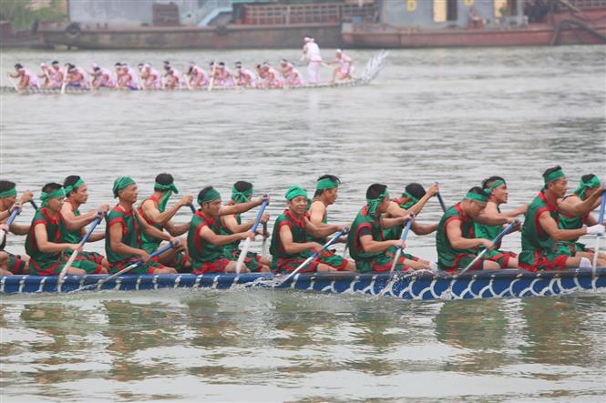 Giỗ tổ Hùng Vương – Lễ hội Đền Hùng 2019: Lễ hội bơi chải truyền thống trên sông Lô