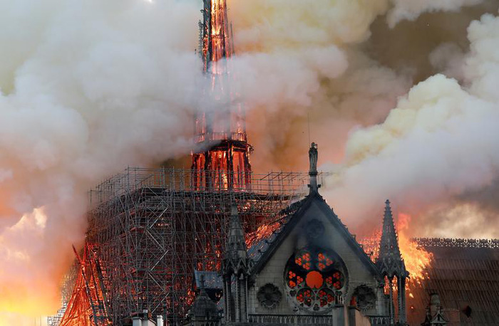 Vụ cháy Nhà thờ Đức Bà Paris: Tìm thấy tượng gà trống trên tháp Mũi Tên