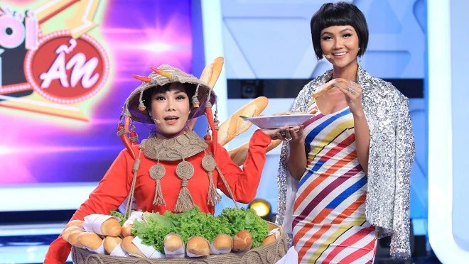Xem 'Người bí ẩn' tập 1: Việt Hương diện lại váy 'bánh mì' táo bạo của H'Hen Niê