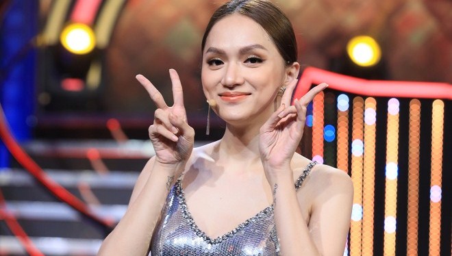 Xem 'Quý ông đại chiến' tập 9: Hoa hậu Hương Giang thừa nhận 'xinh đẹp nhờ bác sĩ giỏi'