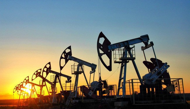 Giá dầu xuống mức âm, khủng hoảng 'vàng đen' chưa có hồi kết