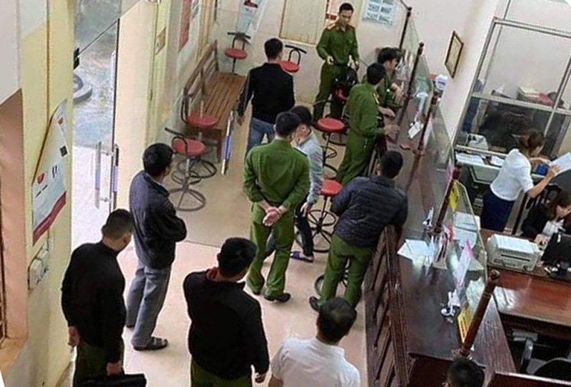 Bắt đối tượng cướp ngân hàng ở Hòa Bình khi đang trốn ở Hà Nội