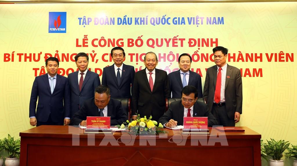 Phó Thủ tướng Trương Hòa Bình trao Quyết định Chủ tịch PVN cho ông Hoàng Quốc Vượng