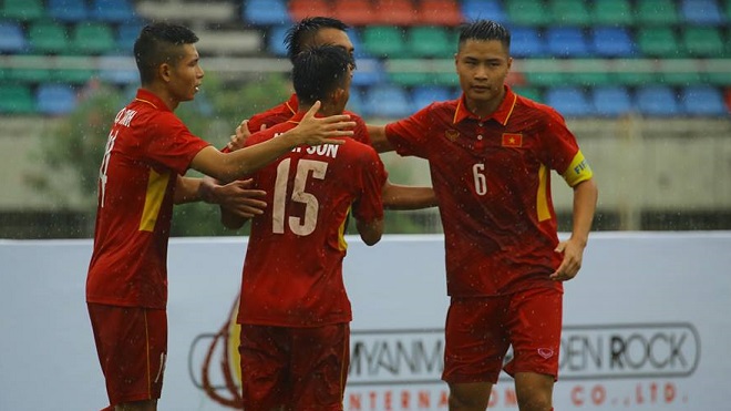 Thủ môn mắc sai lầm, U18 Việt Nam vẫn thắng tưng bừng và giành ngôi đầu bảng B 