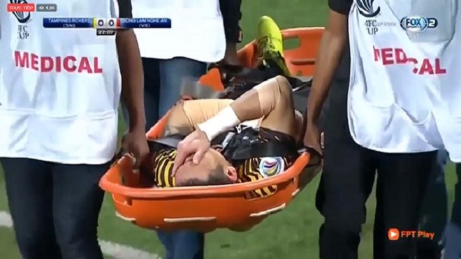 Cầu thủ U23 Việt Nam làm việc thiện, cựu thủ môn tuyển Việt Nam gặp chấn thương nặng