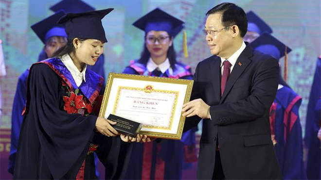 Hà Nội: Tuyên dương 88 thủ khoa xuất sắc tốt nghiệp các trường đại học, học viện
