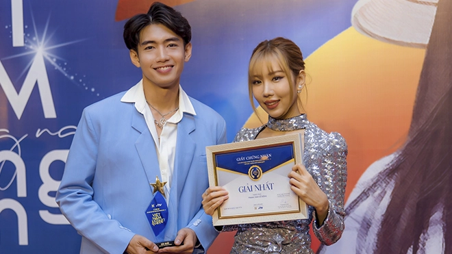 Quang Đăng cùng Khắc Hưng, Min nhận giải thưởng nhờ 'Vũ điệu rửa tay'