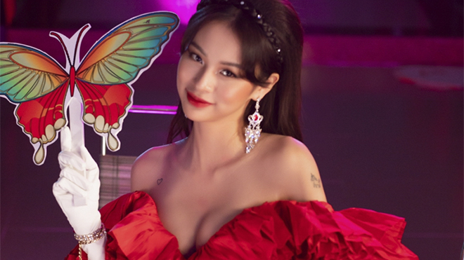 Mặc kệ tranh cãi, Phí Phương Anh tiếp tục phát hành MV 'Cánh bướm dối gian'