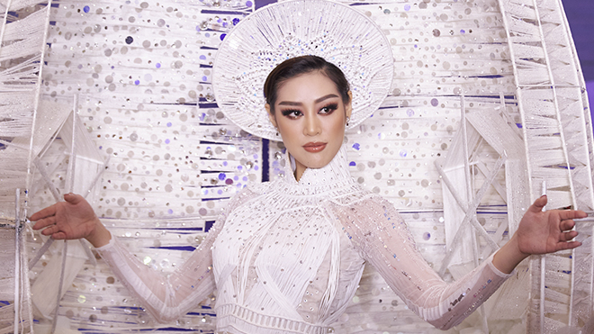 Hoa hậu Hoàn vũ Việt Nam Khánh Vân mang ‘Kén em’ sang Mỹ