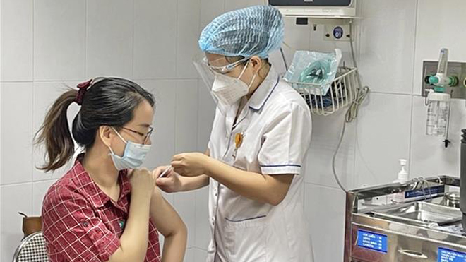 Gần 200 phụ nữ mang thai trên 13 tuần ở Hà Nội tiêm vaccine phòng Covid-19