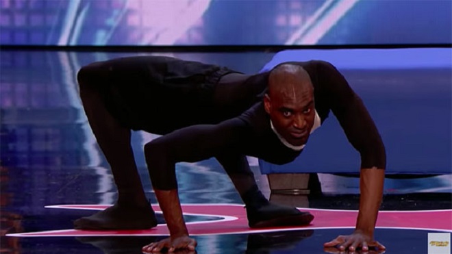 VIDEO: 'Choáng' với màn biểu diễn của 'người không xương' Troy James ở Got Talent Mỹ